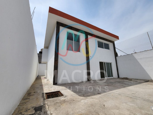 En Venta Casa De Dos Niveles Con 3 Recamaras Y Patio En Col. Iztaccihuatl