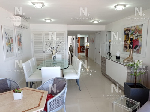 Apartamento En Brava, 2 Dormitorios Y Dependencia De Servicio - Ref: 4720