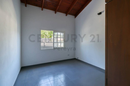 Imagen 10 de 17 de 481 Entre 25 Y 26. Casa Con 4 Dormitorios En Venta, City Bell.-