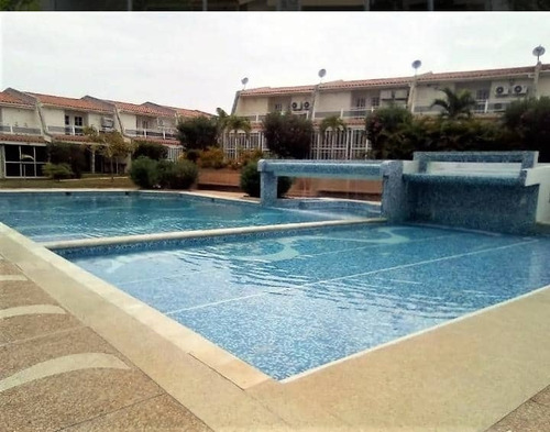 Imagen 13 de 14 de Townhouse Dúplex Urb. Brisas De San Miguel