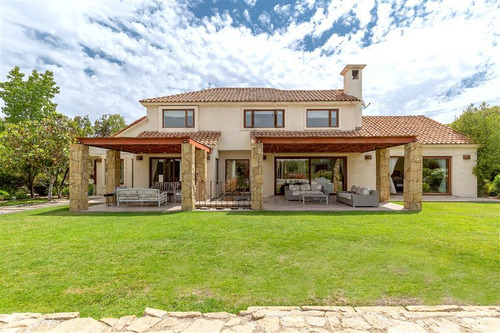 Casa En Parcela, Polo Manquehue, Piedra Roja, Chicureo