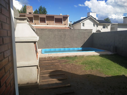 Imagen 15 de 24 de Alquiler Temporario: Casa Principal Con Piscina Y Asador - Excelente Ubicación !!!