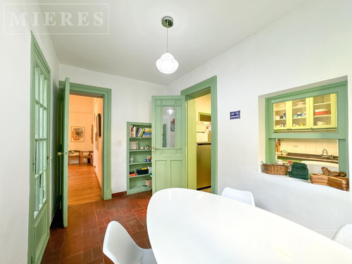 Amplia Casa En Venta En Casco Histórico De San Isidro.