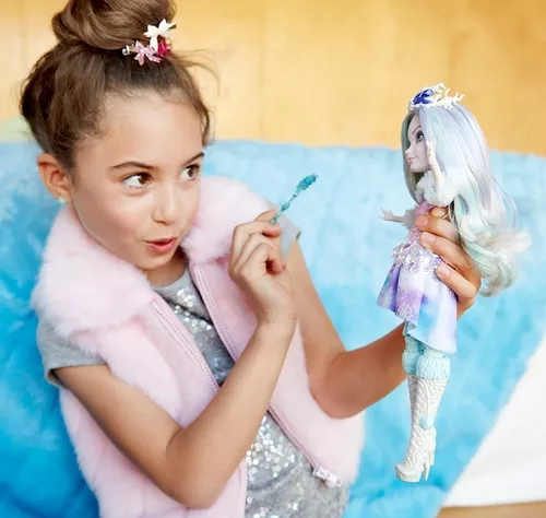 Boneca Ever After High Feitiço De Inverno Crystal Winter