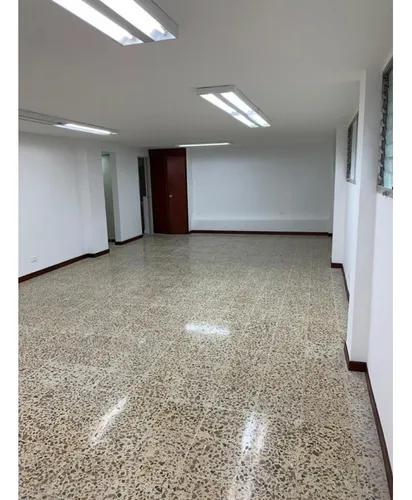 Venta De Local Comercial En Calasanz, Excelente Ubicación.