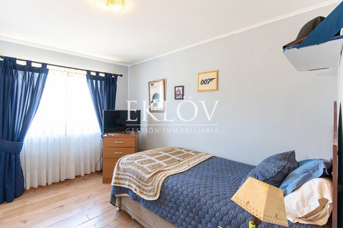 Casa Con Quincho Y Cabaña En Mantagua, 2.528m² De Terreno