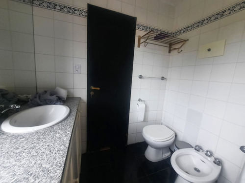 Ubicado En El Exclusivo Barrio Cerrado La Arboleda De Don Torcuato. Lindisima Casa Con 4 Dormitorios. Gran Lote De 920m2. Pileta. Muy Buen Estado.