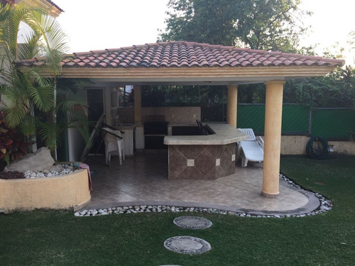 Casa En Renta Lomas De Cocoyoc (canarios)