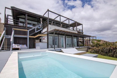 Casa Sobre La Playa En José Ignacio