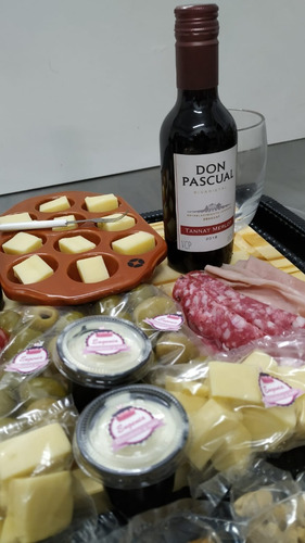 Imagen 7 de 8 de Picada A Domicilio C/vino Don Pascual + Tabla Regalo - (p/2)