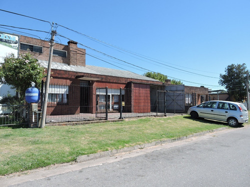 Venta Casa De 3 Dormitorios Frente Al Shopping