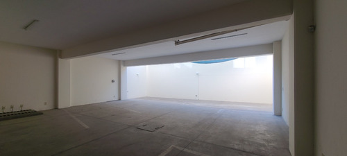 Edificio En Venta O Renta A Un Costado De La Unidad Deportiva De Av. Lazaro Cardenas