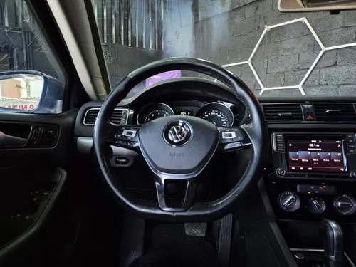 Volkswagen Jetta 2.5 Sportline Tiptronic At