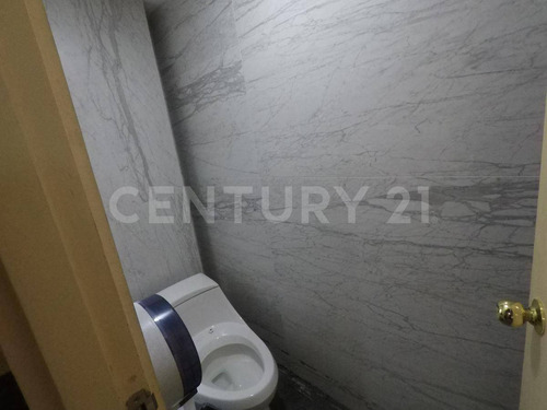 En Venta Local Comercial Con Excelente Ubicación En El Centro De Cancún C3139