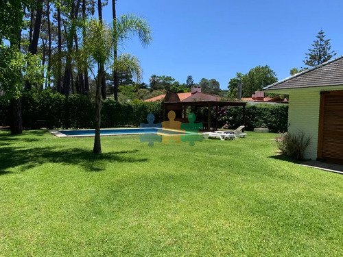 Alquiler Temporario De Casa De Tres Dormitorios Con Piscina En Barrio Lugano A Pasos De Punta Shopping, Punta Del Este - Ref : Eqp6839