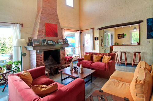 Casa En Venta Y Alquiler Temporal En La Barra, Excelente Comodidades, Muy Lindo Entorno, 3 Dormitorios