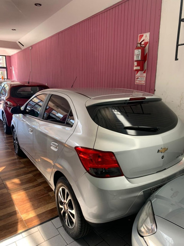 Imagen 2 de 6 de Chevrolet Onix