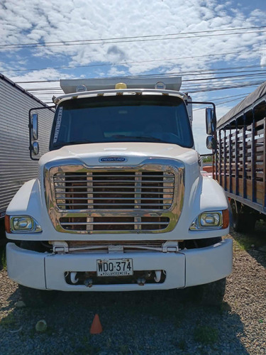 Volqueta Freightliner M2-112