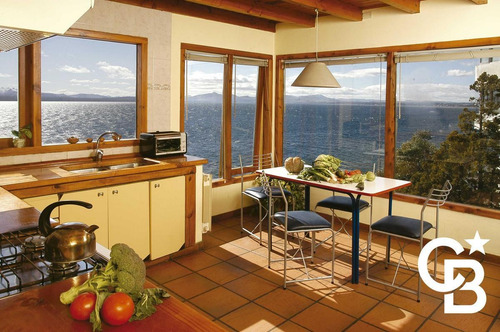 Imagen 2 de 16 de Venta Casa Con Departamentos - Av. Bustillo 5200 - Melipal - Bariloche - Acceso Al Lago