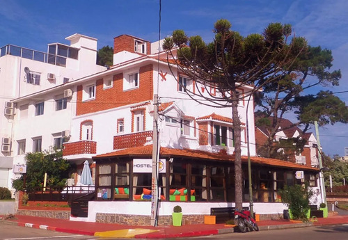 Casa A Pasos De La Rambla Mansa - Apta Para Hostel Y Gastronomía.