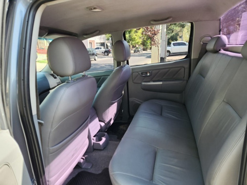 Imagen 5 de 17 de Toyota Hilux 3.0 C/d 4x4 Tdi Srv Cuero