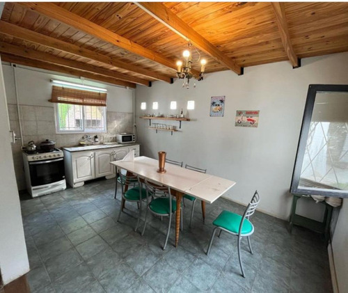 Casa 5 Ambientes A Una Cuadra De La Laguna!!! Jardin, Entrada Auto, Granterreno De Fondo,parrilla