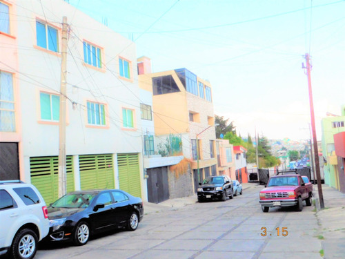 Ubicación Céntrica Con Rápidos Accesos, Con 2 Departamentos Para Habitación U Oficinas, Calle Cerrada Con Reja Eléctrica.