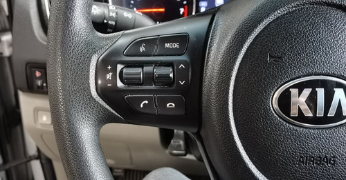 Imagen 13 de 15 de Kia Sedona 2019 3.3 V6 Lx Tela 8 Pasajeros At