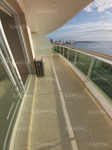 Imagen 26 de 29 de Venta De Apartamento Tres Dormitorios Sobre Playa Mansa En Inmejorable Ubicación- Ref: 31117