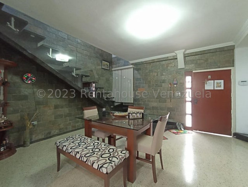 Townhouse En Venta El Limon 23-21467 Jcm