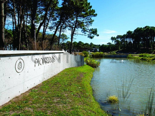 Lote En Barrio Pioneros En Venta - Oportunidad - Permuta - Pinamar - Costa Atlantica