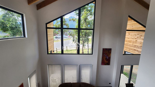 Venta De Casa En Condominio Con 4 Dorm. En Pucón