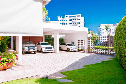 Venta Casa De Lujo En Los Cacicazgo