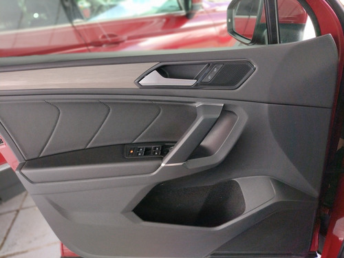 Imagen 8 de 10 de Volkswagen Tiguan 2018 1.4 Comfortline At