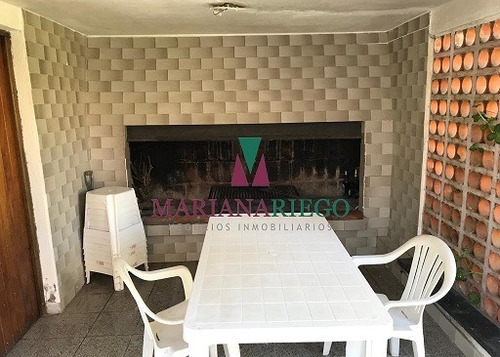 Chalet De 4 Dormitorios Con Departamento. Miramar