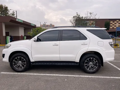 Toyota Fortuner 2.7 Sr5 4X2