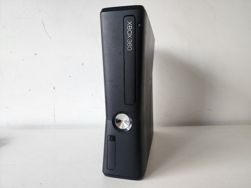 Microsoft Xbox 360 3gb + Juegos Y Cables - Sin Controles
