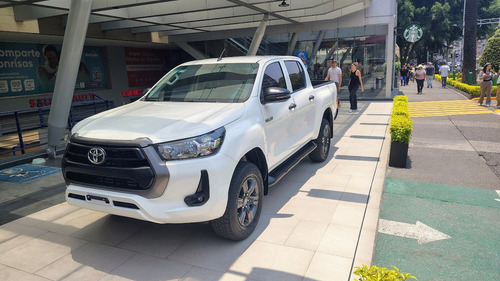 Toyota Hilux 2.7 Cabina Doble Sr Mt