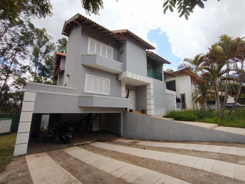 Alphaville 05 - Casa 600m² 5 Dormitórios, 3 Suítes, 4 Vagas, Piscina, Churrasqueira, Hidromassagem - Cncd077