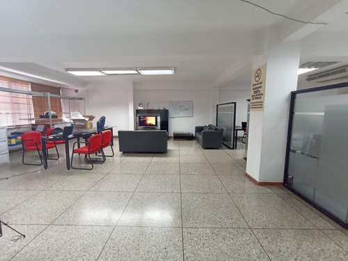 Imagen 8 de 30 de Edificio En Venta Con Local Comercias Y Apartamentos / Oficinas En Av. Libertador Barquisimeto. Cod. 23-15252 Para Mas Informacion 412-1498654 Katty Vasquez Asesor Inmobiliario Rentahouse. Negociable