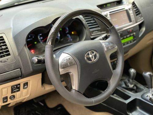 Toyota Hilux SW4 3.0 SRV 4X4 7 LUGARES 16V TURBO INTERCOOLER DIESEL 4P AUTOMÁTICO