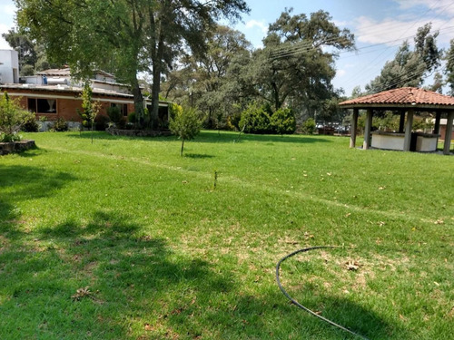 Gran Oportunidad! Terreno Con Construcciones Diversas