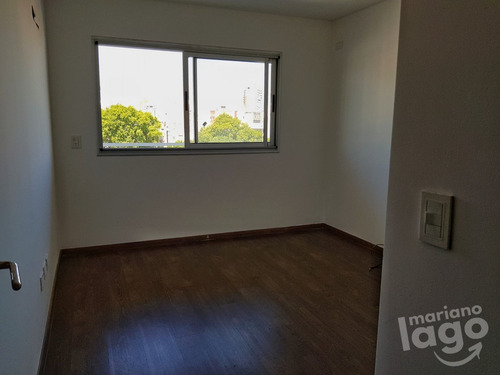 Imagen 13 de 18 de Departamento En Venta De 2 Dormitorios C/ Cochera En Centro