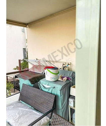 ¡encantadora Casa En Venta Con Amplio Jardín Y Excelente Vista Al Lago En Lomas De Gran Ja...