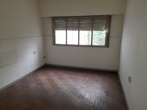 Casa 532 Y 117, 2 Dormitorios, Garaje Pasante, Parque, Galpon.