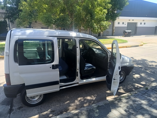 Peugeot Partner 1.4 Furgon Confort 5as NAFTA+ equipo de gas