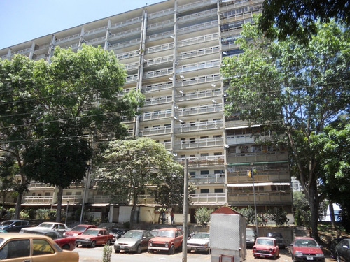 Imagen 2 de 12 de Caricuao Ud3 Bloque 17, Frente A Estacion Del Metro Zoo