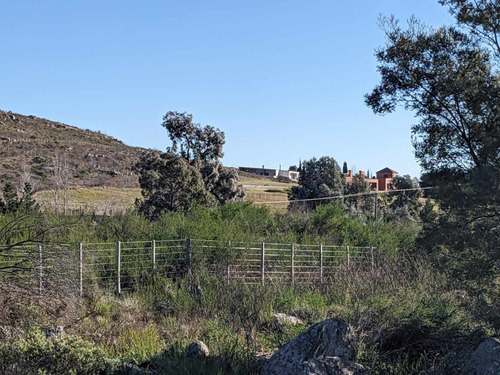 Oportunidad En Tandil, Venta De Excelente Terreno! Con Una Vista Única A Las Sierras, Arbolado, En El Barrio Golf - Los Cardos, Sobre Asfalto, Escrituración Inmediatal