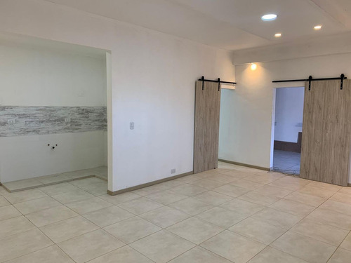 Imagen 5 de 14 de Venta- Casa Reciclada A Nueva