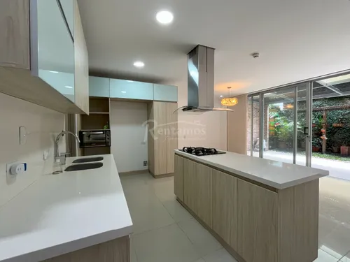 Casa En Arriendo En Loma Del Atravesado. Cod A776020